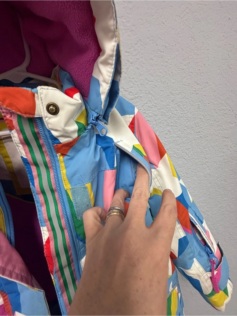 Boden Kids All-Weather Waterproof Ski Jacket in Multicolor, Geometric Star Pttrn